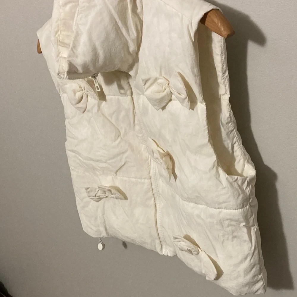 Love Tree Cream Puffer Vest with Bows, Size Small - Picture 7 of 10